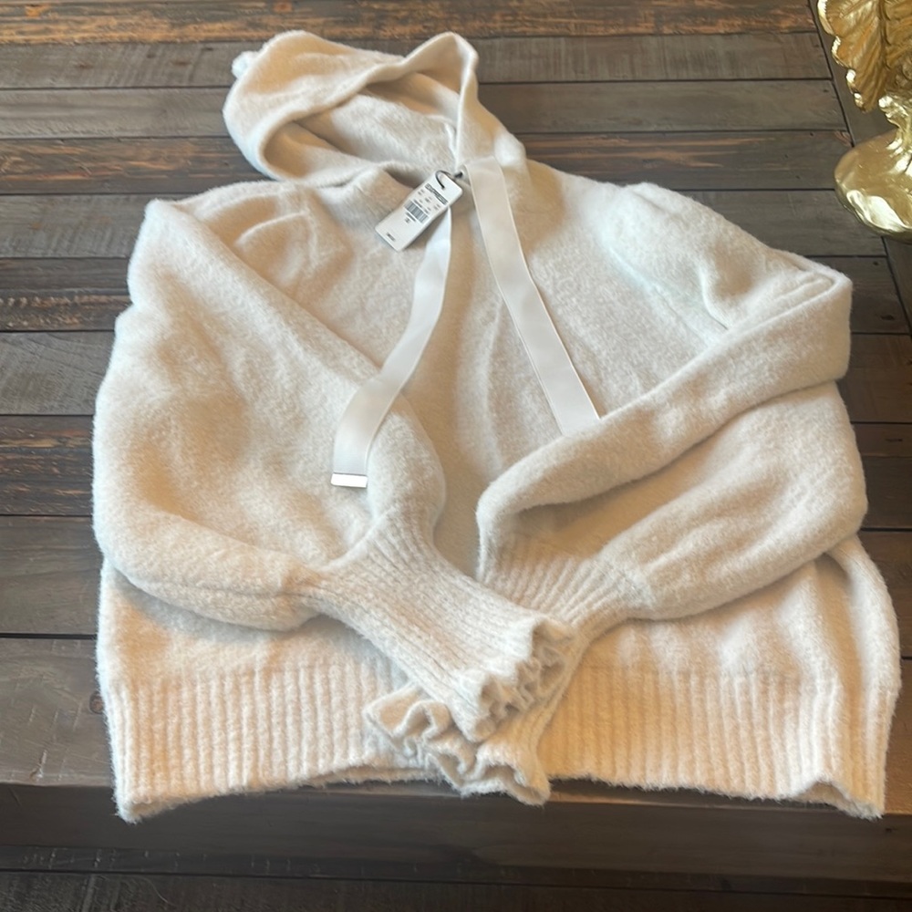 NWT puff sleeve hooded sweatshirt